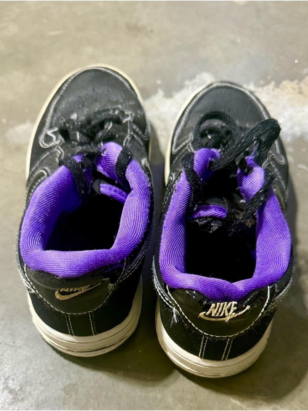 Nike Kids Black Sneakers with Purple Lining